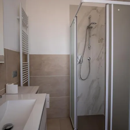 Apartamento Guesthost - Residenza Ezilde Flat With Parking Quarto (Piacenza)
