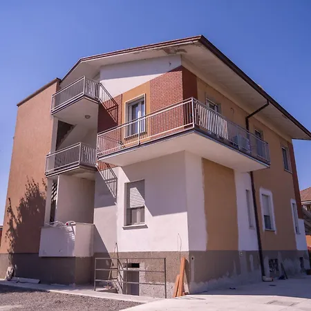 Guesthost - Residenza Ezilde Flat With Parking *