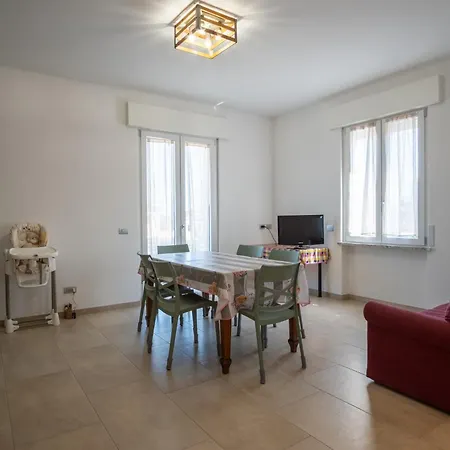Apartamento Guesthost - Residenza Ezilde Flat With Parking