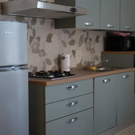 Guesthost - Residenza Ezilde Flat With Parking Apartamento *