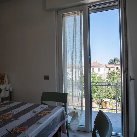 Guesthost - Residenza Ezilde Flat With Parking Apartamento