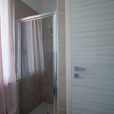 Apartamento Guesthost - Residenza Ezilde Flat With Parking Quarto (Piacenza)